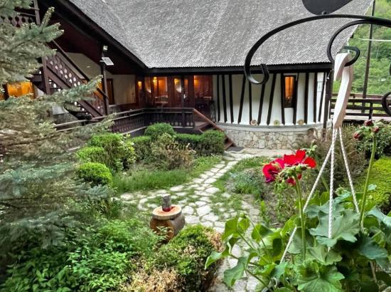 Galerie poze Escapadă în Inima Munților Vrancei: Descoperă Pensiunea Casa Tisaru din Lepșa