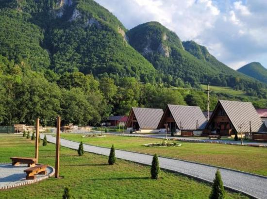 O evadare de basm în Apuseni: De ce Cabana Mountain Aframe Resorts din Avram Iancu este destinația ta ideală