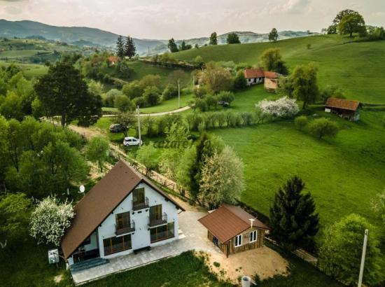Cabana Aframe Hill House din Poiana Mărului este alegerea ideală!