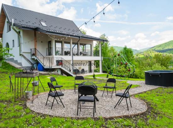 Galerie poze ​Refugiu de Poveste în Valea Doftanei: Descoperă Infinity View Chalet din Teșila