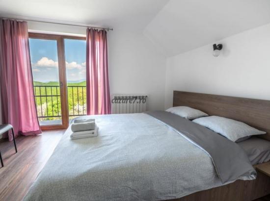 Galerie poze Cabana Aframe Hill House din Poiana Mărului este alegerea ideală!