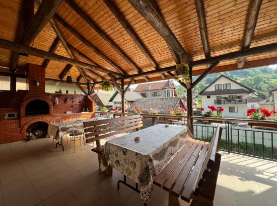 Casa de Lângă Râu