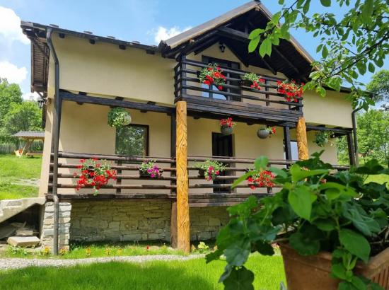 Cabana De lângă Râu