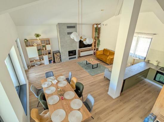 Vila Yellow House